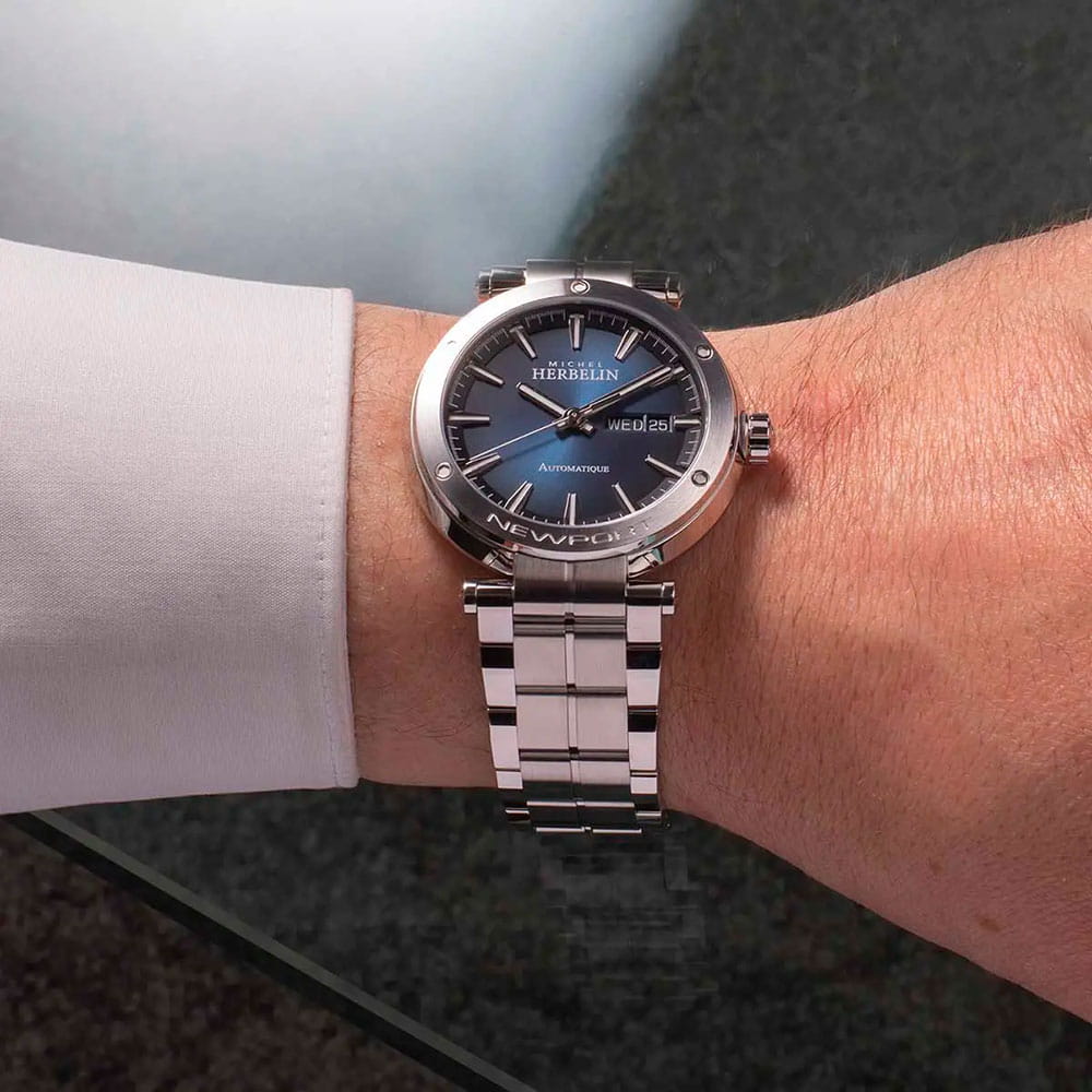 Оригинальные часы Herbelin Herbelin Newport 1768B15 механические калибр механизма sellita sw220-1 общий вид