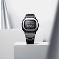 Casio GMW-B5000MB-1E наручные мужские часы застежка крупным планом