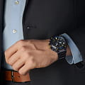 Casio Casio G-Shock MRG-B2000B-1ADR (MRG-B2000B-1A) MRG наручные мужские часы фото под углом.