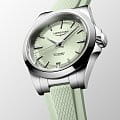 Longines Longines Conquest L3.430.4.02.9  наручные женские часы фото под углом.