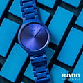 Rado R27092622  наручные мужские часы застежка крупным планом