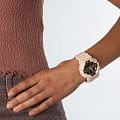 Casio Casio G-Shock GMA-S140M-4ADR (GMA-S140M-4A) лимитированной серии наручные женские часы фото под углом.
