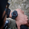 Casio Casio G-Shock DW-6900MS-1  наручные мужские часы фото под углом.