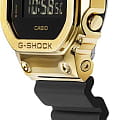 Casio Casio G-Shock GM-5600G-9DR (GM-5600G-9) электронные мужские часы часы, крупный план черный циферблат
