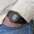 Casio Casio G-Shock GMW-B5000TVA-1 лимитированной серии наручные мужские часы фото под углом.