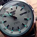Seiko SNK559J1 наручные мужские часы застежка крупным планом