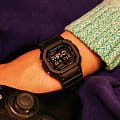Casio Casio G-Shock DW-5600RW-1 DW-5600 наручные мужские часы фото под углом.