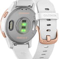 Garmin 010-02172-23 наручные женские часы застежка крупным планом