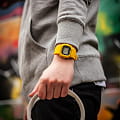 Casio Casio G-Shock DWE-5600R-9  наручные мужские часы фото под углом.