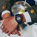 Casio Casio G-Shock DW-5000R-1A мужские часы черный циферблат на запястье
