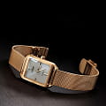 Citizen EM0493-85P наручные женские часы застежка крупным планом