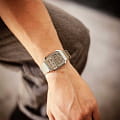 Casio A100WEF-3ADF наручные мужские часы застежка крупным планом